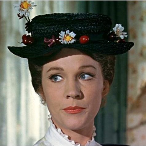 “Oh please Mary!” Julie Andrews as Mary Poppins Costumes Starting With M, Mary Poppins Aesthetic, Mary Poppins Characters, Julie Andrews Mary Poppins, Mary Poppins Hat, Halloween Dress Up Ideas, Mary Poppins Party, Mary Poppins Costume, Mary Poppins 1964