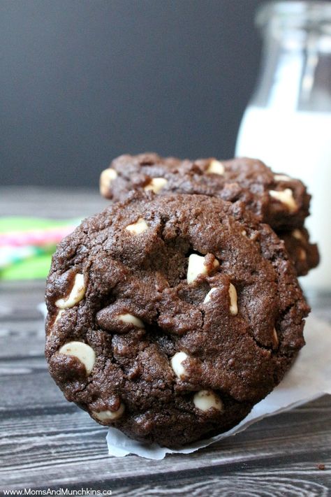 These white chocolate chip cookies are popular among my circle of friends (even referred to as the OMG! cookies). Could use peanut butter chips instead. White Chocolate Chip Cookies Recipes, Peanut Butter Chip Cookies, White Chocolate Chip, Chocolate Chip Cookies Recipe, White Chocolate Chip Cookies, Peanut Butter Chocolate Chip Cookies, Circle Of Friends, Chip Cookie Recipe, Peanut Butter Chips