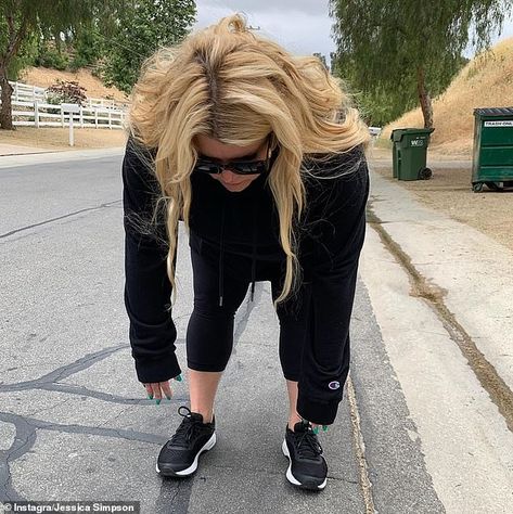 Jessica Simpson Workout, Third Child, Eric Johnson, Post Partum Workout, Celebrity Moms, New Baby Girls, Famous Faces, Oversized Sweatshirt, New Instagram