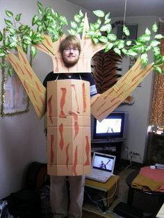 Tree Costume, Church Humor, Christian Jokes, How He Loves Us, Christian Humor, Christian Memes, Family Halloween Costumes, Have A Laugh, Family Halloween