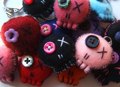 oubliette’s skullies Strange Aeons, Felt Skull, Plushie Patterns, Sewing Stuffed Animals, Graphic Design Studio, Social Change, Cute Crafts, Felting Projects, Crafts To Do