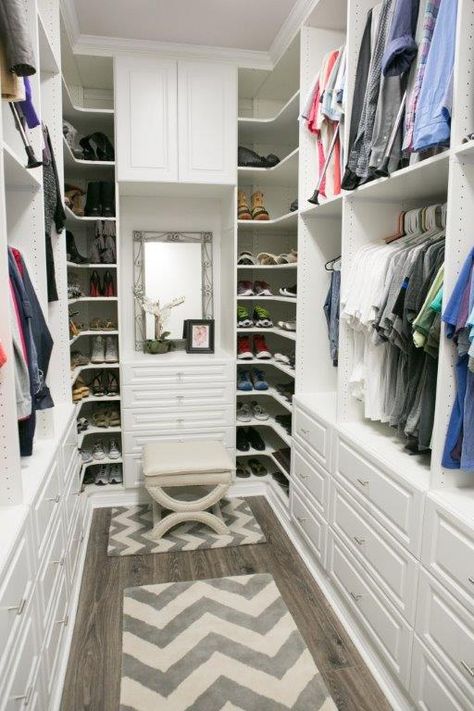 Master Closet Design, House Closet, Closet Redo, Organizar Closet, Custom Closet Design, Walking Closet, Dream Closet Design, Closet Design Layout, Walk In Closet Design