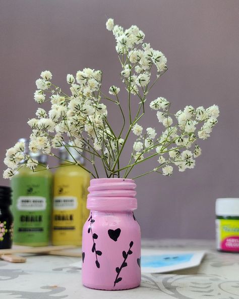 🎨✨ Transforming simple glass bottles into charming decor with easy mini bottle painting!. Whether you're a beginner or an experienced artist, these projects are perfect for adding a personal touch to your space. Swipe through to see how to bring these mini masterpieces to life! Don't forget to like, save, and share your own bottle art creations! 🖌️💖 #DIYArt #MiniBottlePainting #BottlePainting #MiniArt #EasyPainting #GlassBottleArt #PaintingIdeas #art #artist #artwork #drawing #photography ... Small Bottle Painting, Mini Bottle Painting, Glass Bottle Painting, Jar Decorations, Mini Masterpieces, Drawing Photography, Mini Glass Bottles, Mini Bottle, Glass Bottles Art