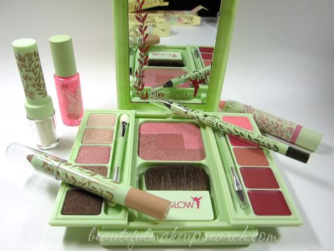 Pixi Beauty PixiGlow with Tinkerbell Collection & Photos Pixie Beauty, Tinkerbell Makeup, 90s Makeup Trends, Tinkerbell Party Theme, Pixie Makeup, Chapstick Lip Balm, 90s Makeup, Pixi Beauty, Perfume Body Spray