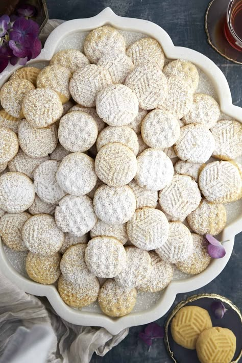 Kahk Cookies, also known as Eid Cookies, are a staple treat to mark the end of Ramadan. Rich and buttery, they’re similar in taste and texture to Mexican Wedding Cookies or Snowball Cookies and come in a wide variety of flavors to satisfy every sweet tooth. Typically a little tedious to make, our Kahk recipe... Kahk Recipe, Kahk Cookies, Egyptian Cookies, Easy Blueberry Crisp, Eid Desserts, Double Chocolate Chunk Cookies, Date Brownies, Cookies From Around The World, Recipes Ramadan