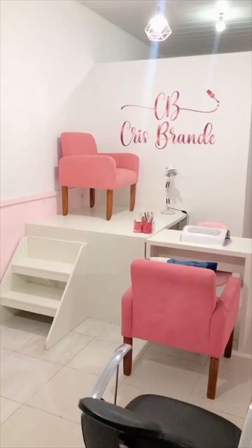 Mani Pedi Station Ideas, Waterless Pedicure Station, Nails Studio Ideas Salons, Pedicure Station Ideas, Beauty Shop Decor, Pink Office Decor, Nail Room Ideas, Tech Room, Nail Salon Interior Design