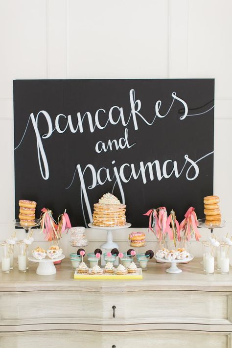 Pancakes and Pajamas: A.K.A. the best #sleepoverparty Idea Ever Soirée Pyjama Party, Pidżama Party, Pajama Birthday Parties, Teenager Party, Brunch Party Decorations, Pancake Party, Pyjamas Party, Pancakes And Pajamas, Sleepover Birthday