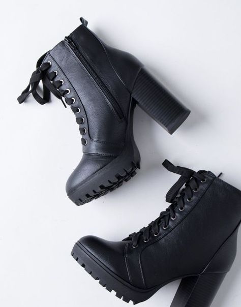 Combat Boots Heels, Mode Rockabilly, Kasut Wanita, Vestiti Edgy, Womens Black Booties, Heel Accessories, Walk The Line, Black Platform Boots, Toe Post Sandals