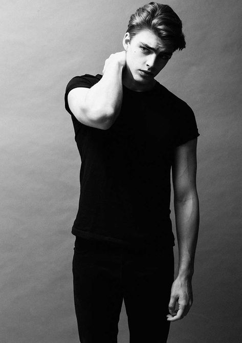 Dutch Model Daan van der Deen stops by the London studio of photographer Darren Black for a striking black and white portrait session Male Casual Outfits Classy, Test Photoshoot, Male Portrait Poses, Mens Photoshoot Poses, Male Models Poses, Studio Photography Poses, Fashion Model Poses, Portrait Photography Men, Pose Fotografi