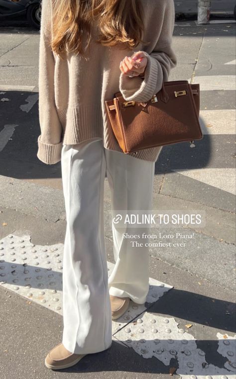 Loro Piana Loafers, Loafers Women Outfit, Loafers Outfit Women, Loafers Street Style, Chic Parisian Style, Loafers Outfit, White Jeans Outfit, Autumn Street Style, Celebrity Street Style