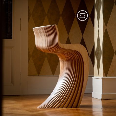 Unique Chairs Design, Modern Wood Furniture, Curved Furniture, Unique Furniture Design, Furniture Design Chair, Unique Chair, Parametric Design, Curved Wood, Casa Container