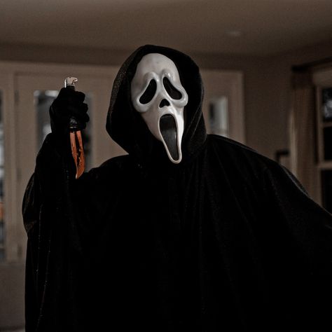 Scream Film, Scream Costume, Scream Mask, Scream 2, Scream Franchise, Ghostface Scream, Horror Movie Icons, Scream Movie, Horror Movie Art