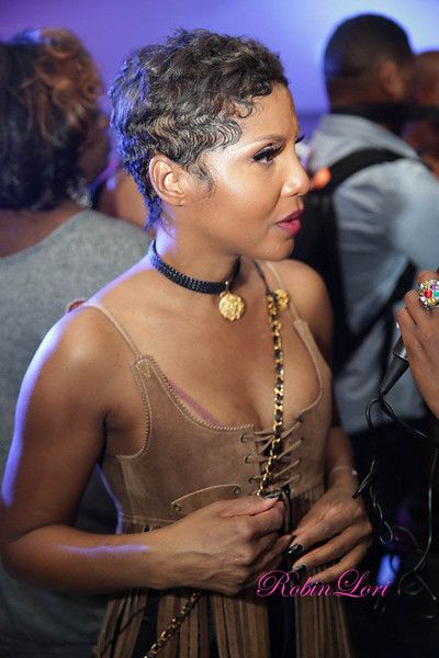 Toni Braxton Short Hair 90s Pixie Cuts, Toni Braxton 90s Outfits, Toni Braxton 90s, Toni Braxton Short Hair, Diva Hairstyles, Bandana Hairstyles For Long Hair, Short Platinum Blonde Hair, Low Maintenance Short Haircut, Finger Wave Hair