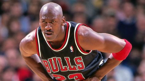 Happy Birthday Michael Jordan! His best moments in NBA history Basketball Books, Kareem Abdul-jabbar, Kobe Bryant Michael Jordan, James Worthy, Michael Jordan Photos, Danny Green, Jeffrey Jordan, Best Nba Players, Wilt Chamberlain