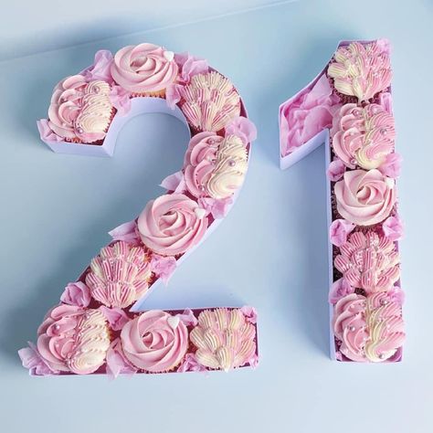 23 Cupcake Cake Number, Fillable Number Boxes, 21st Cupcakes, 50th Birthday Cupcakes, 21st Birthday Cupcakes, Cupcake Arrangements, Monogram Cupcakes, Graduation Desserts, Cupcake Queen