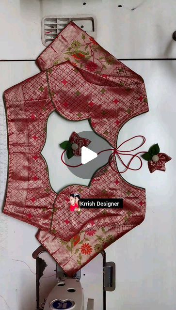 New Trend Blouse Designs, Hand Design For Blouse, Trending Blouse Design 2024 Fashion, Blouse Neck Design Back, Simple Back Neck Designs For Blouses, New Blouse Designs Fashion 2024, Blouse Back Neck Designs Pattern Fashion, Hands Blouse Designs, Blouse Hand Designs Pattern