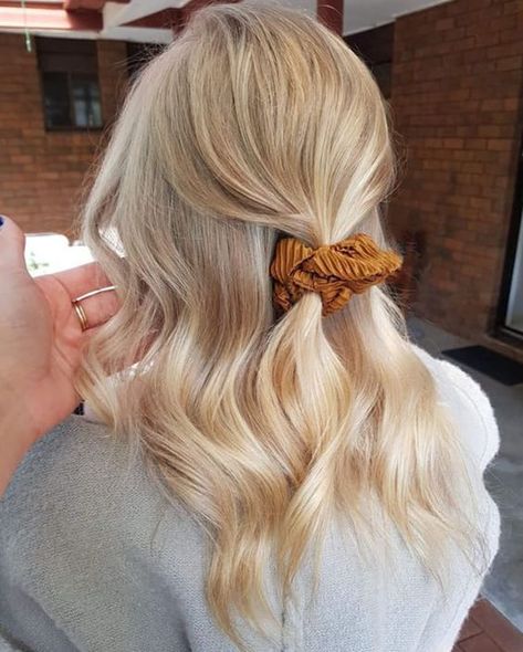 Light Blonde Medium Length Hair, Bright Butter Blonde Hair, Bright Creamy Blonde Hair, Bright Honey Blonde Hair, Medium Length Blonde Balayage, Light Honey Blonde Hair, Butter Blonde Balayage, Baby Lights Hair, Creamy Blonde Balayage