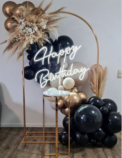 Male Theme Party Ideas, 18th Birthday Decorations, Idee Babyshower, Birthday Dinner Party, Diy Balloon Decorations, Birthday Party Theme Decorations, 35th Birthday, Birthday Balloon Decorations, Diy Birthday Decorations