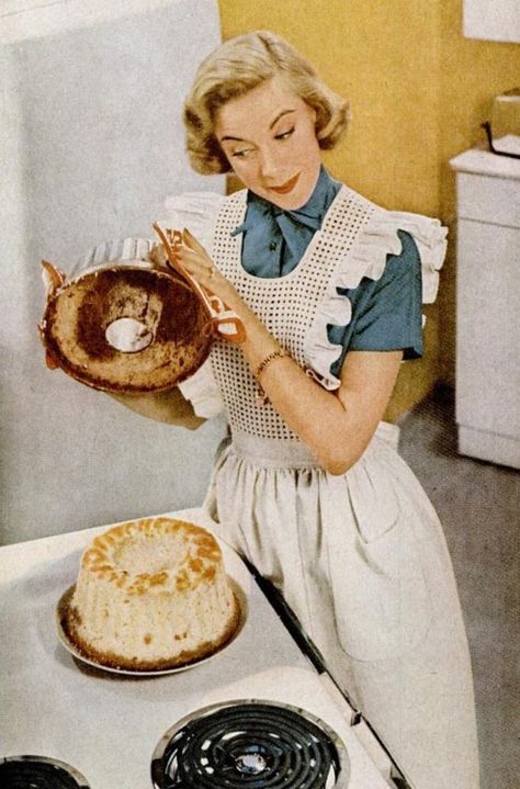 1950s Food, 1950s Housewife, Vintage Housewife, Retro Housewife, Vintage Baking, Vintage Cooking, An Apron, Collage Art Mixed Media, Foto Vintage