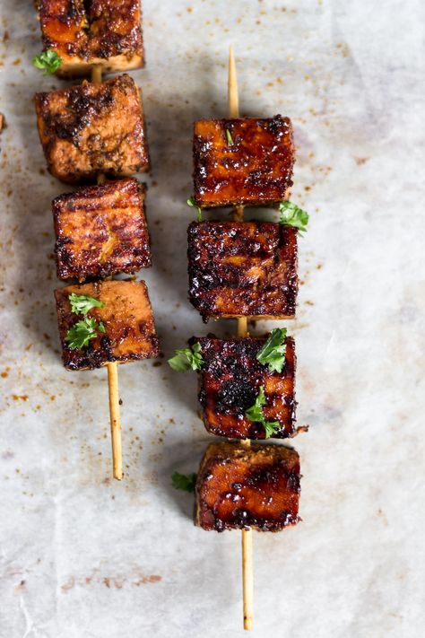 Vegan Skewers, Tofu Kebab, Bbq Vegan, Tofu Skewers, Orange Tofu, Vegetarian Grilling, Vegetarian Bbq, Kebab Skewers, Tempeh Recipes