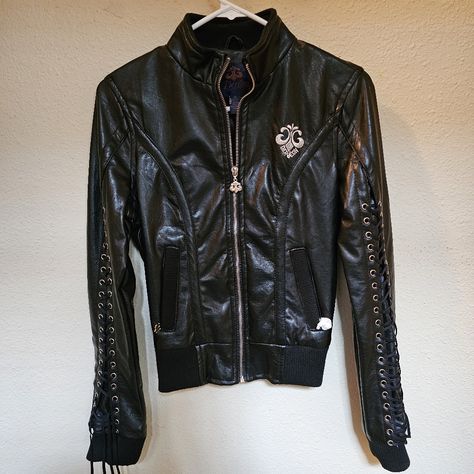 Jacket Was Gifted For Christmas But Never Got Around To Be Worn . Never Worn . Beautiful Sleeve Detail . Jacket Is Cropped Length Emo Leather Jacket, Black Cropped Leather Jacket, 2000s Leather Jacket, Cybercore Clothes, Goth Jacket, Alt Clothes, 2000s Outfits, Winter Closet, Cropped Leather Jacket