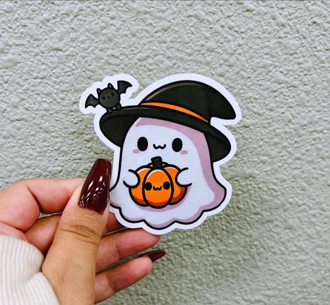 Our cute chibi fall/Halloween stickers are so dang cute! We may be a little biased though…but we think these stickers are great for boo baskets or to hand out as trick or treat goodies! You can buy them for yourself to decorate your favorite tumbler too! Visit our shop on Etsy and order your stickers today! #spookyseason #boobasketideas #cuteghosts #freakingbats #chibispiders #halloween #halloweendecor #thisishalloween #fallvibes #autumncolors #fallaesthetic #soookyaesthetic Thanksgiving Drawings Cute, Cute Halloween Stickers, Chibi Halloween, Thanksgiving Drawings, Sticker Board, Boo Baskets, Halloween Drawings, Halloween Vibes, Dessin Adorable