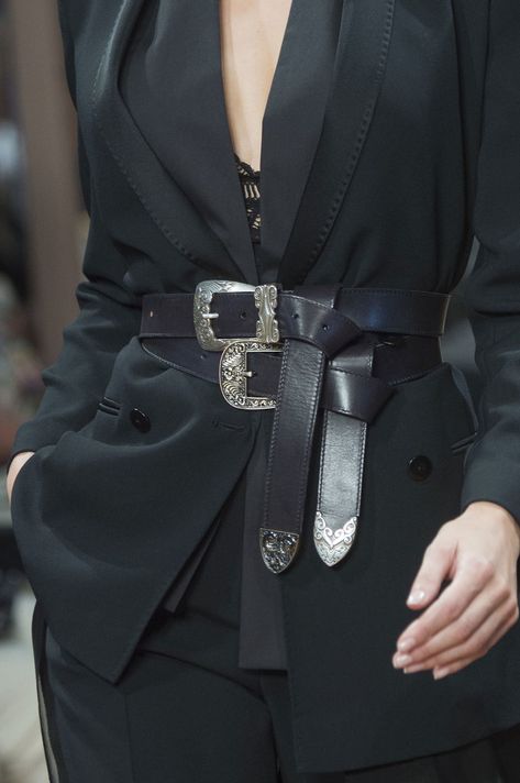 Double Buckle Belt Outfit, Belts Aesthetic, Masc Fashion, Causual Outfits, Alberta Ferretti, Modern Outfits, Edgy Outfits, Luxury Beauty, Spring 2017