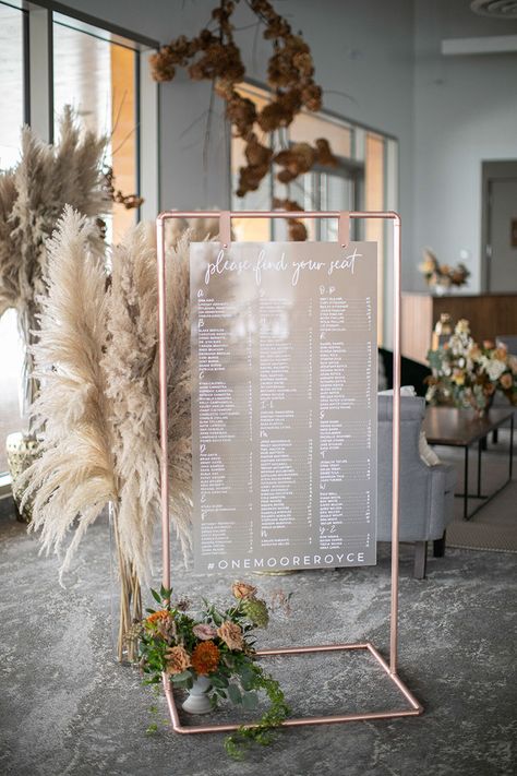 Seat Chart, Rustic Wedding Decorations, Bride Guide, Pampas Gras, Reception Signs, Seating Chart Wedding, Wedding Welcome Signs, Wedding Cake Designs, Wedding Signage