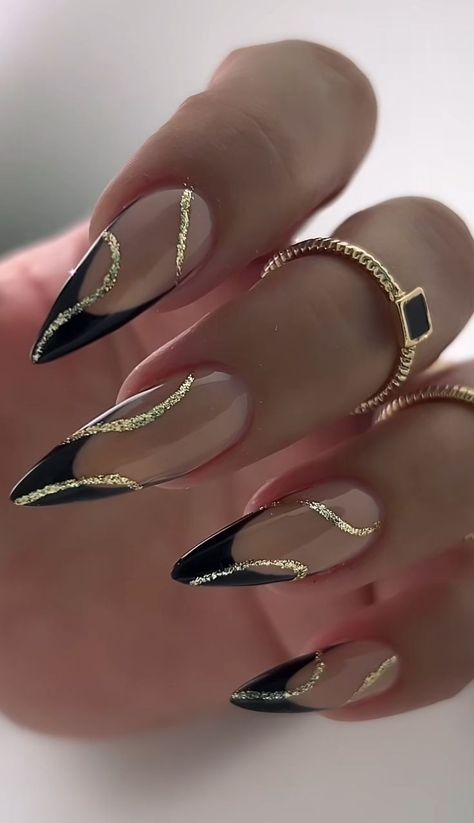 Black And Gold Simple Nails, Nails For Black Gown, Black And Gold Oval Nails, Black And Gold Snake Nails, Black And Gold Nails Long, Black Prom Nails Acrylic Classy, Black And Gold Formal Nails, Black Prom Dress Nails, Red Gold And Black Nails