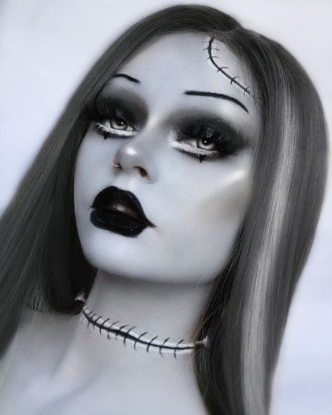 Lady Frankenstein Makeup, Frankenstein Wife Makeup, Modern Bride Of Frankenstein Costume, Frankenstein Bride Makeup, Frankenstein Bride Costume, Diy Bride Of Frankenstein Costume, Frankenstein Makeup Female, Black And White Face Paint, Bride Of Frankenstein Hair