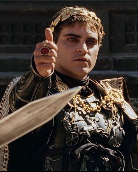 Joaquin Phoenix Gladiator, Commodus Gladiator, Gladiator Film, Emperor Commodus, Gladiator Maximus, Napoleon Movie, Gladiator 2000, Gladiator Movie, Best Costume Design