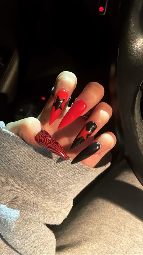 Red And Black Nails, Red Black Nails, Red Stiletto Nails, Black Stiletto Nails, Makeup Nails Designs, Cow Nails, Long Stiletto, Black Acrylic Nails, Punk Nails