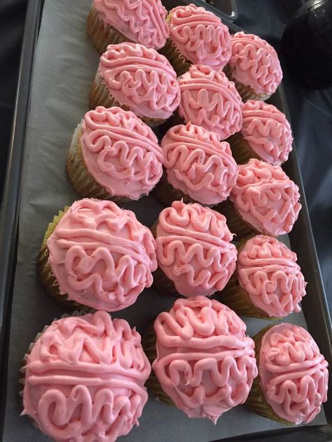 Brain Cupakes Medical Desserts Ideas, Human Body Themed Snacks, Science Baking Ideas, Medical Themed Snacks, Brain Party Decorations, Psychology Cupcakes, Psychology Grad Party Ideas, Anatomy Themed Food, Nurse Graduation Party Decorations Diy