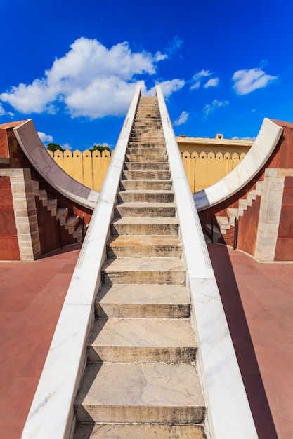 Indian Queen Aesthetic, Jantar Mantar Jaipur, Jantar Mantar, Unusual Buildings, Queen Aesthetic, Indian Architecture, Pic Pose, Incredible India, Premium Photo