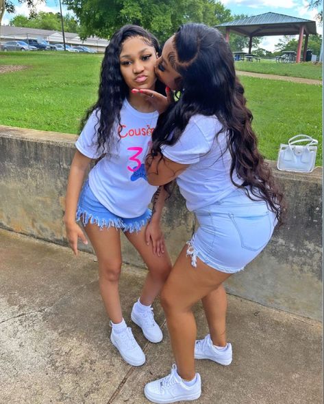 pintrest/babylaaa Teen Daughter And Mom, Mother And Daughter Goals, Mom And Teen Daughter, Mommy Pictures, Mommy Daughter Pictures, Mommy And Baby Pictures, Gang Gang, Teen Daughters, Stylish Summer Outfits