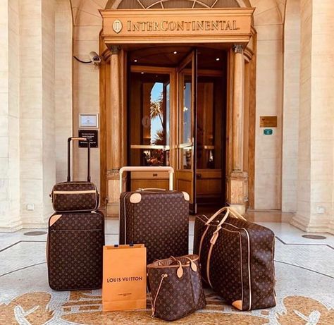 Luxury Luggage, Cute Luggage, Louis Vuitton Luggage, Fake Designer Bags, Latest Bags, Luxury Lifestyle Dreams, Luxe Life, Luxury Purses, Hermes Handbags