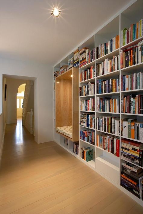 Books On Shelves, Zigarren Lounges, Library Bookshelves, Modern Architecture Interior, Library Shelves, Library Wall, Home Library Design, Bookshelf Design, Casa Container