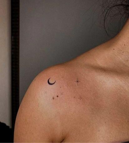 Moon Collarbone Tattoo, Small Collarbone Tattoo, Small Lotus Tattoo, First Tattoo Ideas, Luna Tattoo, Real Tattoos, Minimalist Tattoo Small, Small Moon Tattoos, Black Bird Tattoo