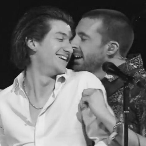 xarctic.monkeys／2016/08/27 10:04:33／What are we supposed to do without these beans anymore T_T ▪ ▪ ▪ ▪ ▪ ▪ #tlsp #milex #thelastshadowpuppets #alexturner #mileskane #articmonkeys #imgoingtocryy Alex And Miles, Miles Kane, Alex Arctic Monkeys, Rockstar Gf, The Last Shadow Puppets, Monkey 3, Last Shadow, Artic Monkeys, The Strokes