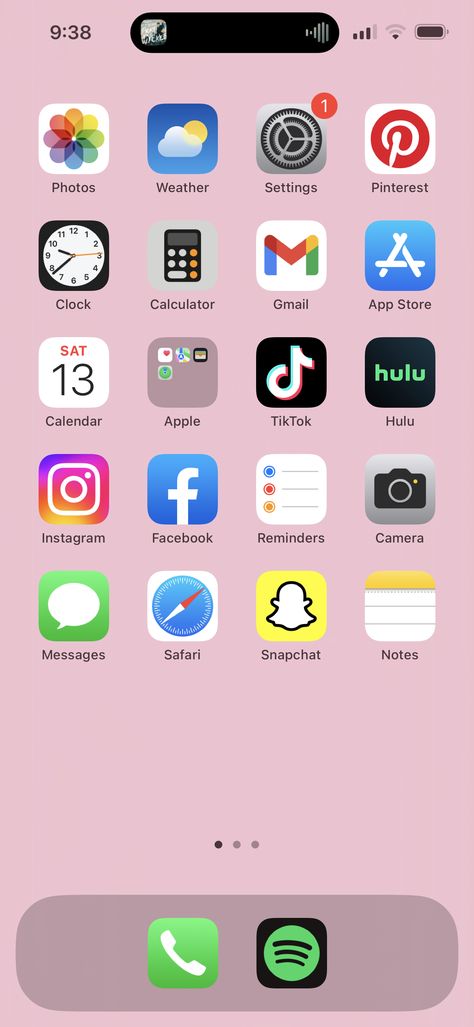 Default Home Screen Iphone, Iphone Set Up Ideas Homescreen Simple, Iphone Home Screen Layout Organized Simple, Simple Iphone Layout Ideas, Simple Iphone Home Screen, Phone Home Screen Layout, Iphone 13 Layout, Phone App Organization, Iphone Organization Apps