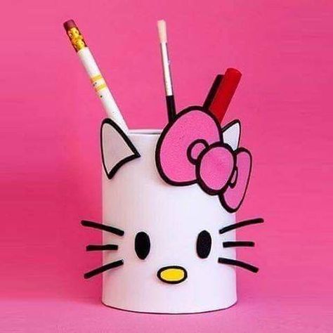 Christmas Tree Paper Craft, Pen Holder Diy, Diy Pencil Holder, Cute Easy Paintings, Gato Cat, Kawaii School Supplies, Diy Pencil, Paper Craft Ideas, Cute Paper