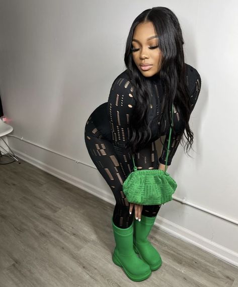 Green Croc Boots Outfit, Green Balenciaga Croc Boots Outfit, Croc Boots Outfit Black, Croc Boots Outfit, Croc Boots, Instagram Model Outfits, Balenciaga Boots, Boot Fits, Black Boots Outfit