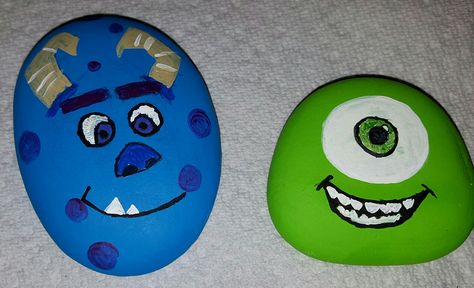 Monsters inc. Painted rocks ...sully and mike... Sully And Mike, Painted Rock Ideas, Rock Painting Tutorial, Painted Rocks Kids, Album Foto, Rock Painting Ideas, Painted Rocks Diy, Rock Painting Ideas Easy, Rock Painting Patterns