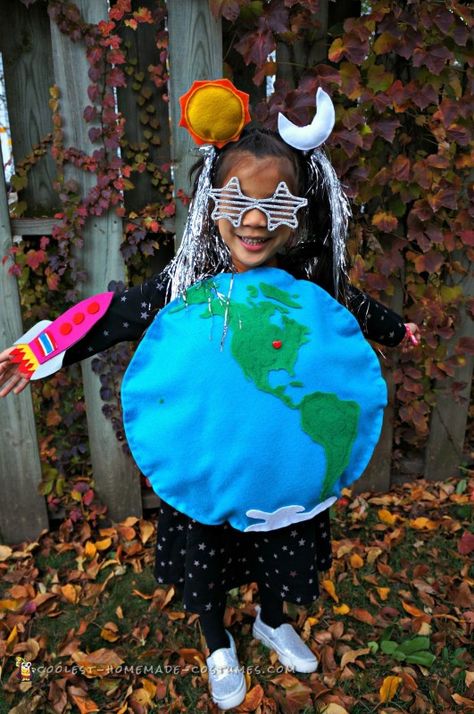 Out of This World Earth (and Beyond!) Costume Astronauts Costume, Earth Costume, Science Costumes, Science Dress, Scientist Costume, Space Costumes, Carnaval Costume, Homemade Costume, Homemade Costumes