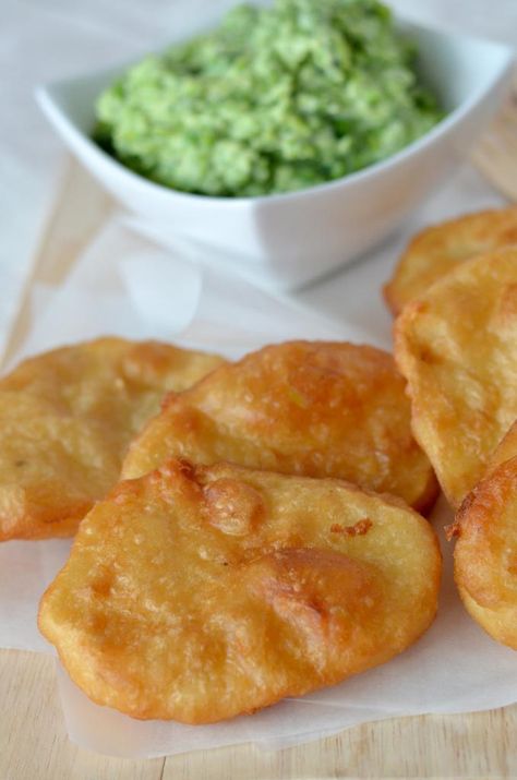 Potato Scallops, Potato Cakes Recipe, Hp Sauce, Crazy Kitchen, Aussie Food, Mushy Peas, Beer Battered, Batter Recipe, Potato Recipes Side Dishes