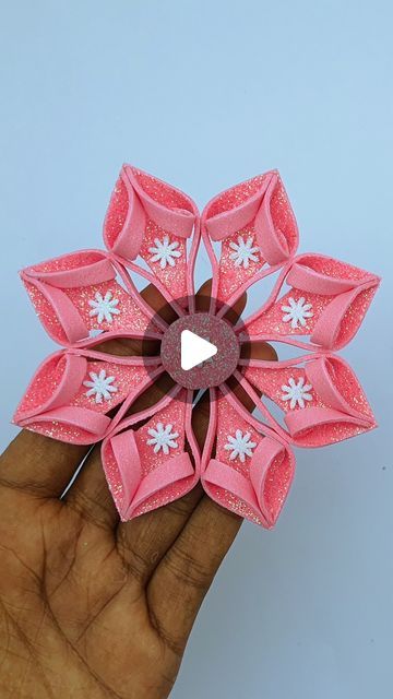 Foamiran Christmas, Flower Crafts Preschool, Paper Snowflake Patterns, Making Fabric Flowers, Idee Cricut, Cute Origami, Paper Flower Decor, Paper Flower Crafts, Rope Crafts Diy