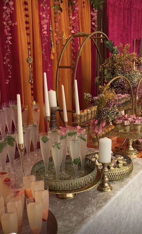 Mendhi Party At Home, Dholki Dessert Table, Desi Engagement Party, Mehndi Dessert Table Ideas, Mehndi Event Ideas, Mehndi Party Ideas, Mehndi Dessert Table, Mendhi Setup, Sangeet Aesthetic