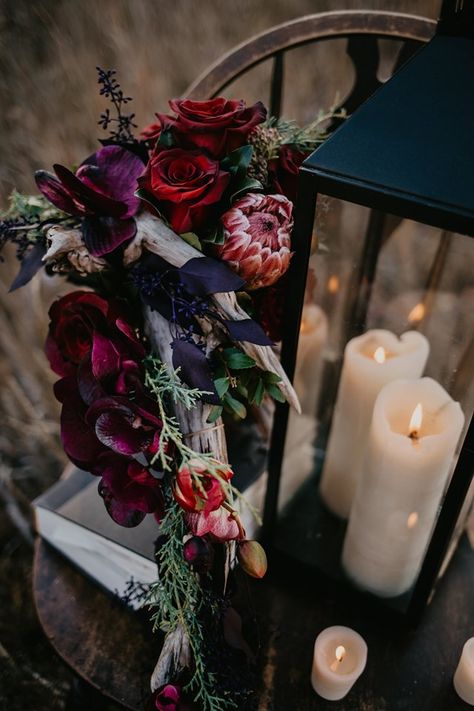 Red And Dark Purple Wedding, Red Purple Black Wedding, Purple And Red Wedding Flowers, Purple And Red Wedding Theme, Red And Purple Bouquet, Purple And Red Wedding, Rainbow Wedding Flowers, Fantasy Wedding Theme, Purple Roses Wedding