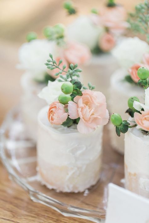 Carnations Individual Wedding Cakes, Anna Cake, Metallic Cake, Garden Chic Wedding, Wedding Cake Images, Wedding Cake Servings, Mini Wedding Cakes, Traditional Wedding Cakes, Cake Mini