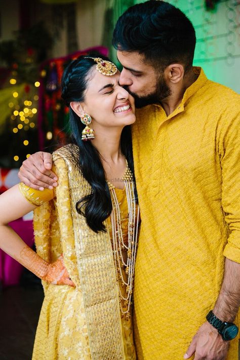 Yellow Couple, Poses For Photography, Marriage Poses, Indian Wedding Photography Couples, Bridal Photography Poses, Pre Wedding Photoshoot Outdoor, Indian Wedding Couple Photography, Indian Wedding Couple, Indian Wedding Photography Poses